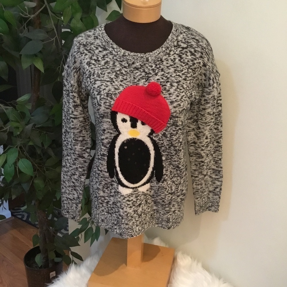 Reference Point Woman’s Small long sleeve sweater with penguin in the mi…